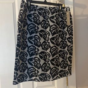 Black and grey patterned pencil skirt